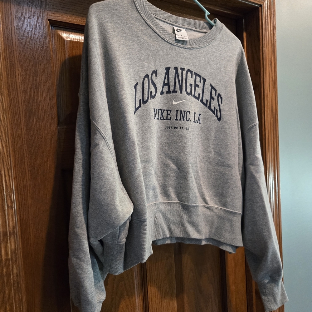 Nike Women's Cropped, Size Medium, Gray Los Angeles Sweatshirt, NIKE INC LA - Picture 7 of 10